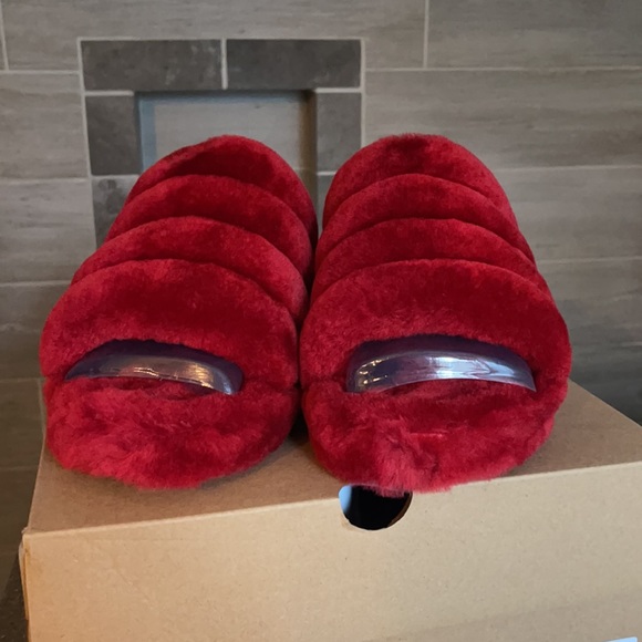 ♥️UGGs - Red Cute! FLUFF Slides - Comfy & Cozy - Picture 8 of 13